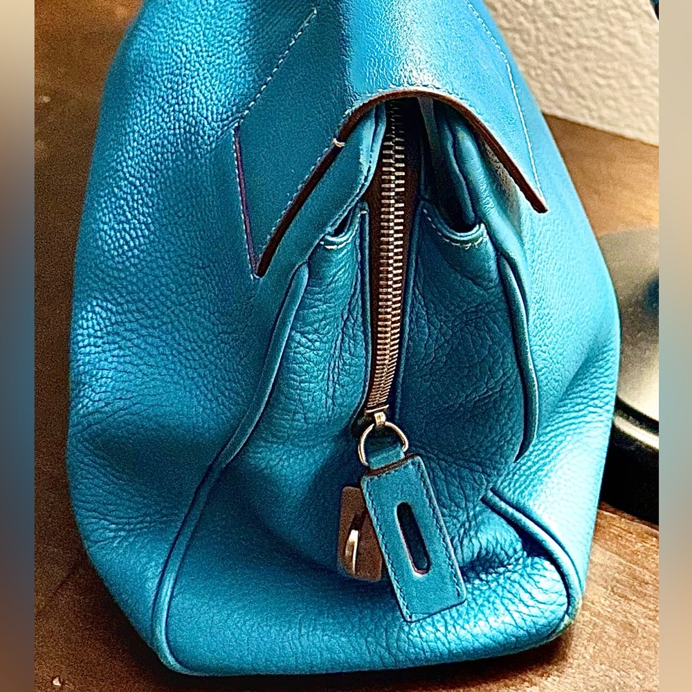 Prada Vitello Daino Triple Pocket Shopper Tote -  
Cosmic blue pebbled leather - Picture 3 of 16